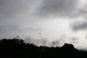 temps de pluie sur la fenêtre