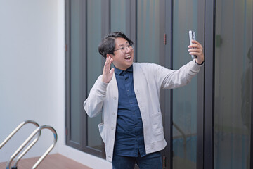 A man is taking a selfie with his cell phone