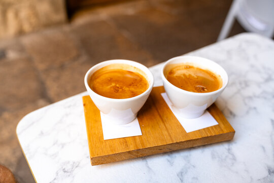 Kubanischer Espresso Shot Cafecito mit Demerara Zucker