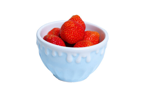 Frische reife Erdbeeren in einer in einer kleinen Schale