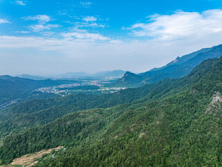 Fototapeta premium mountain landscape with trees and mountains，Lushan, Jiangxi
