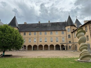 Cour intérieure du Château musée de Rochechouart