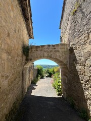 Dans les rues de Saint-Robert en Corr&egrave;ze