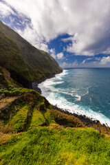 Malowniczy krajobraz wodny z wybrzeżem nad Oceanem Atlantyckim na egzotycznej wyspie Madera, pejzaż morski, tło lub tapeta do projektu, n  © anettastar