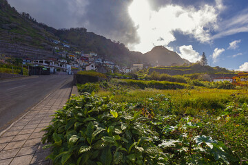 Malowniczy krajobraz wodny z wybrzeżem nad Oceanem Atlantyckim na egzotycznej wyspie Madera, pejzaż morski, tło lub tapeta do projektu, n  © anettastar