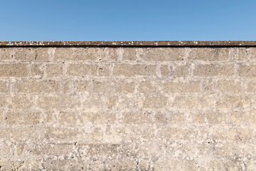 Vecchio muro con cielo