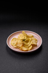 Crisps fried with salt, spices and garlic. Cooked potatoes