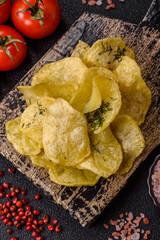 Crisps fried with salt, spices and garlic. Cooked potatoes