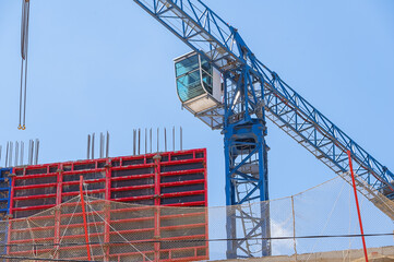 Construction of a multi-storey concrete monolithic building