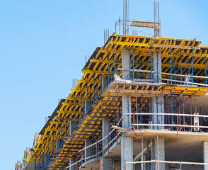 Construction of a multi-storey concrete monolithic building
