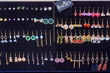 Aretes cuaderno, stiker en colecci&oacute;n para la venta super adorable