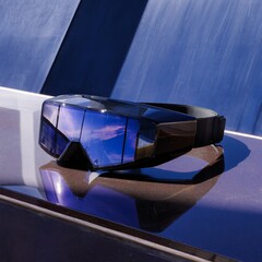 Cutting-Edge Virtual Reality Headset Reflecting Modern Technology's Innovative Design