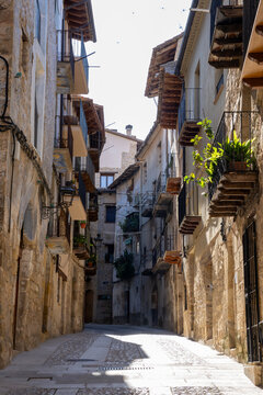 Fototapeta Valderrobres stone streets. A peaceful moment in a historic Spanish town, known for its medieval architecture, some of them with walls painted in blue and charming pathways. Teruel, Spain.