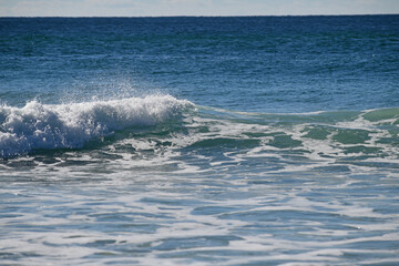 Fototapeta premium waves breaking on the Sunshine Coast, Queensland, Australia