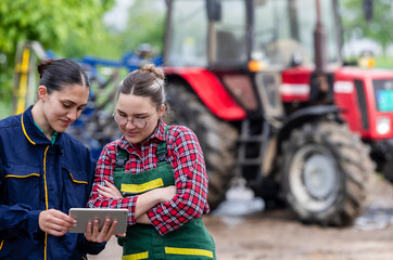 Woman agronomist showing farmer analysis data on her device