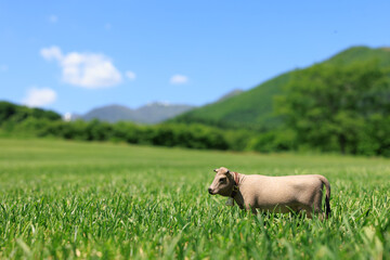牧場と牛のフィギュア