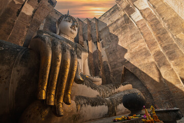 Fototapeta premium Sukhothai Wat Mahathat Buddha statues at Wat Mahathat ancient capital of Sukhothai, Thailand. Sukhothai Historical Park is the UNESCO world heritage.