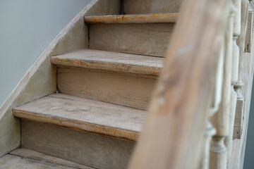 escalier bois etage marche