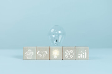 
Creative light bulb wooden block with network icons, industry and marketing development, strategic planning, modern business and inspiration, innovation and inspiration concept.