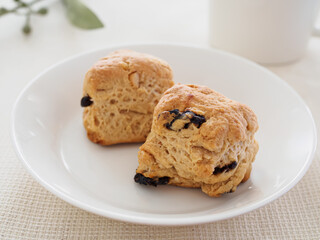 レーズン入りのスコーン