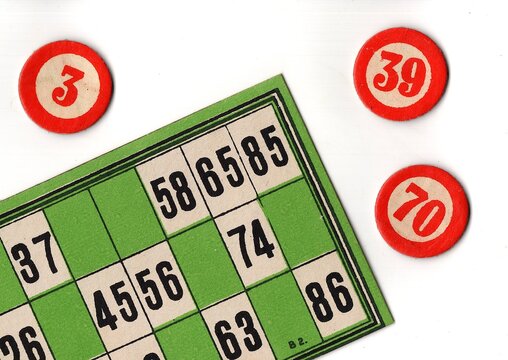 A vintage lotto card with numbered counters on a white background.