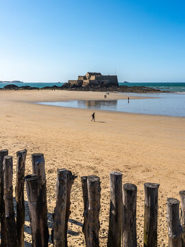 17th-century Vauban Fort National framed by beach breakwaters in Saint-Malo