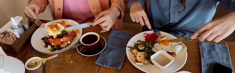 friends enjoying brunch at a cozy cafe in the late morning