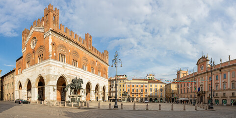 Piacenza - The memorial of Alessandro Farnese  -Duke of Parma (1545-1592) in front of Palazzo Comunale on the square Piazza Cavalli  by Francesco Monchi (1624).