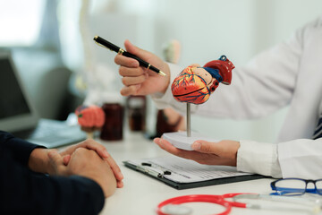 Patient with heart pain consulting a specialist to identify the cause and receive treatment guidance.