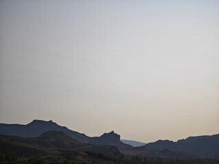 clouds over the mountains, insan silüetine benzeyen dağ