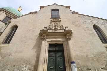 La cathédrale Sainte-Anne, cathédrale romane, vue de l'extérieur, ville de Apt, département du...