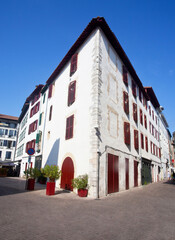 Średniowieczny urok Bayonne, w departamencie Pyrénées-Atlantiques, Francja, The Medieval Charm of Bayonne, in the Pyrénées-Atlantiques department, France