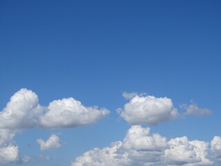 The shape of the clouds in the blue sky is very enchanting