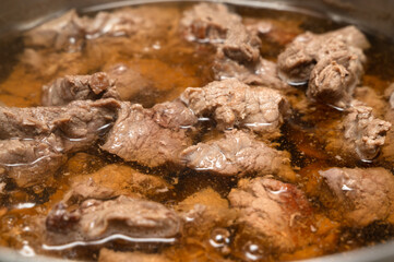 Cooking Beef in Broth to Achieve a Tender Texture and Enhance Its Flavor Profile Perfectly