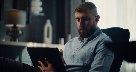 Concentrated Stock Exchange Broker Using Tablet Computer and Digital Pencil, Monitoring Real-Time...