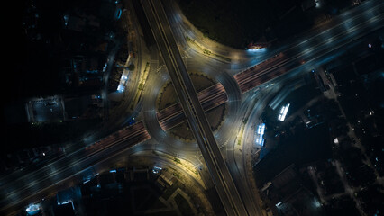 Expressway, Self-driving autonomous electric cars of the future with elements move along a busy traffic intersection. Artificial Intelligence, Car Scan, GPS Tracking, Smart Roads, IoT, highway