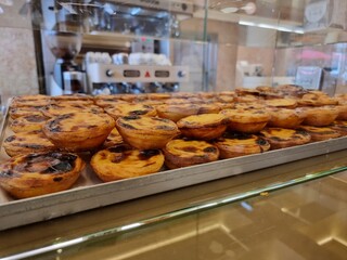 Doce Portugal: Pastel de Nata Fresco, A Essência da Culinária Portuguesa em Cada Mordida Crocante