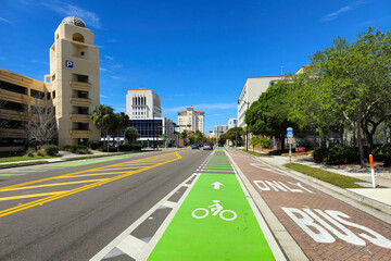Fototapeta na wymiar Bicycle lane at city traffic in Sarasota, Florida, promoting cyclist safety and environmentally friendly transportation