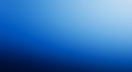 Obraz premium Abstract blurred blue gradient sky—vertical space for text. Wide angle, no people.