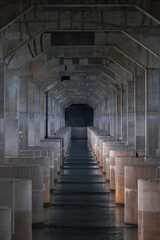 Obraz premium 다리 아래 기둥 풍경