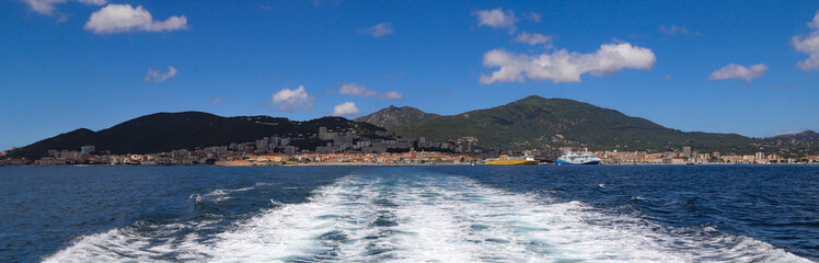 Fototapeta premium traversée de la baie d’Ajaccio