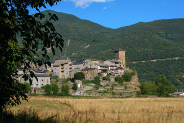 The village of Oto, part of the municipality of Broto, is located at an altitude of 931 m in the Ara Valley, in the Sobrarbe region, province of Huesca, Aragon, Spain.