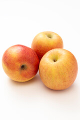 白背景に林檎