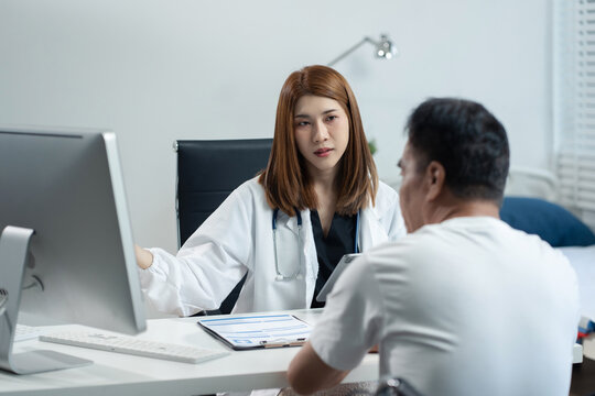 Concerned senior old patient patient talks with healthcare professional.