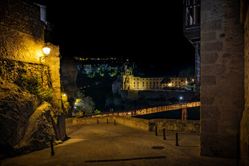 Vista de la ciudad medieval de Cuenca, situada en los acantilados en España.	
