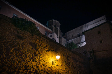 Vista de la ciudad medieval de Cuenca, situada en los acantilados en España.	
