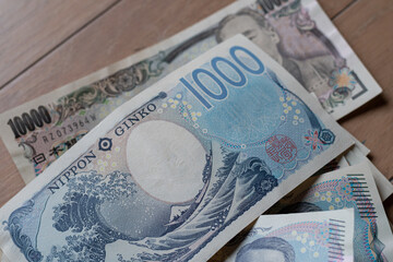 置いてある日本の千円札	