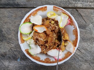 tahu telur or tahu gimbal or tahu tek or egg tofu. is a typical food of the city of Semarang. This food consists of fried tofu, chopped raw cabbage, rice cake, bean sprouts, eggs