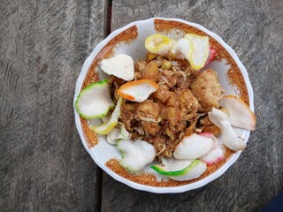 tahu telur or tahu gimbal or tahu tek or egg tofu. is a typical food of the city of Semarang. This food consists of fried tofu, chopped raw cabbage, rice cake, bean sprouts, eggs