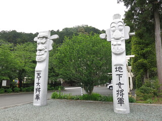 日高市の高麗神社にある将軍標（チャンスン）